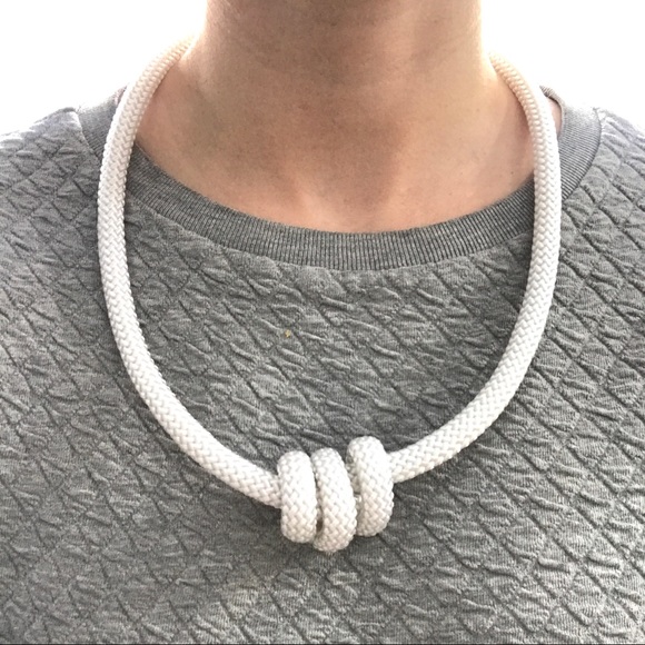 White long rope necklace multiple ways to wear - Picture 10 of 15